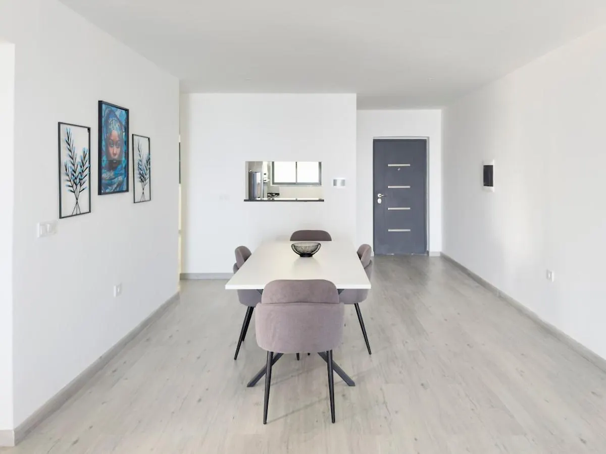 Apartment 3-Bdr Apt With Fantastic Seaview - Lcgr Praia