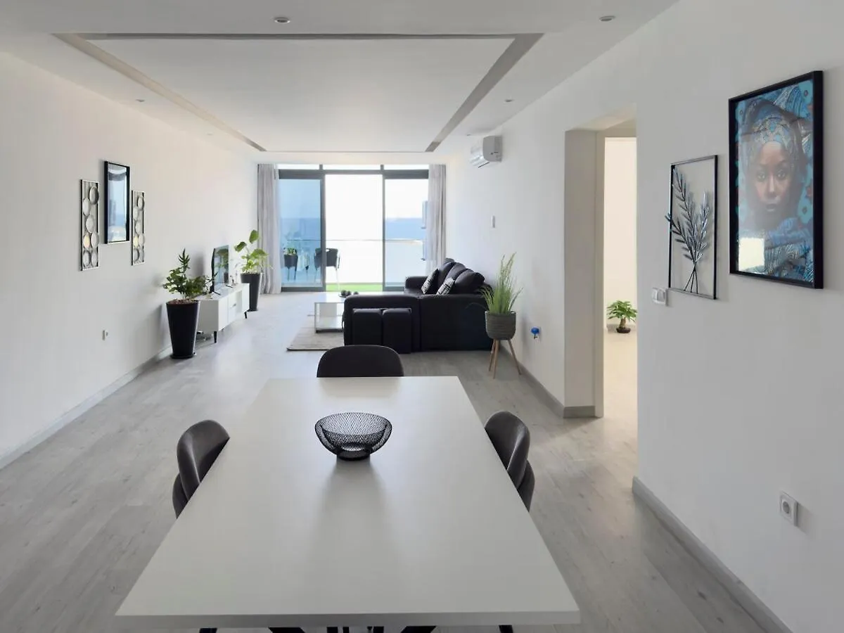 Apartment 3-Bdr Apt With Fantastic Seaview - Lcgr Praia